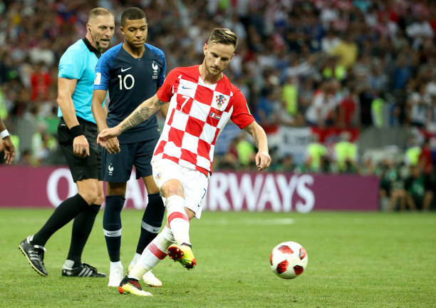 育与商业角 育与商业角